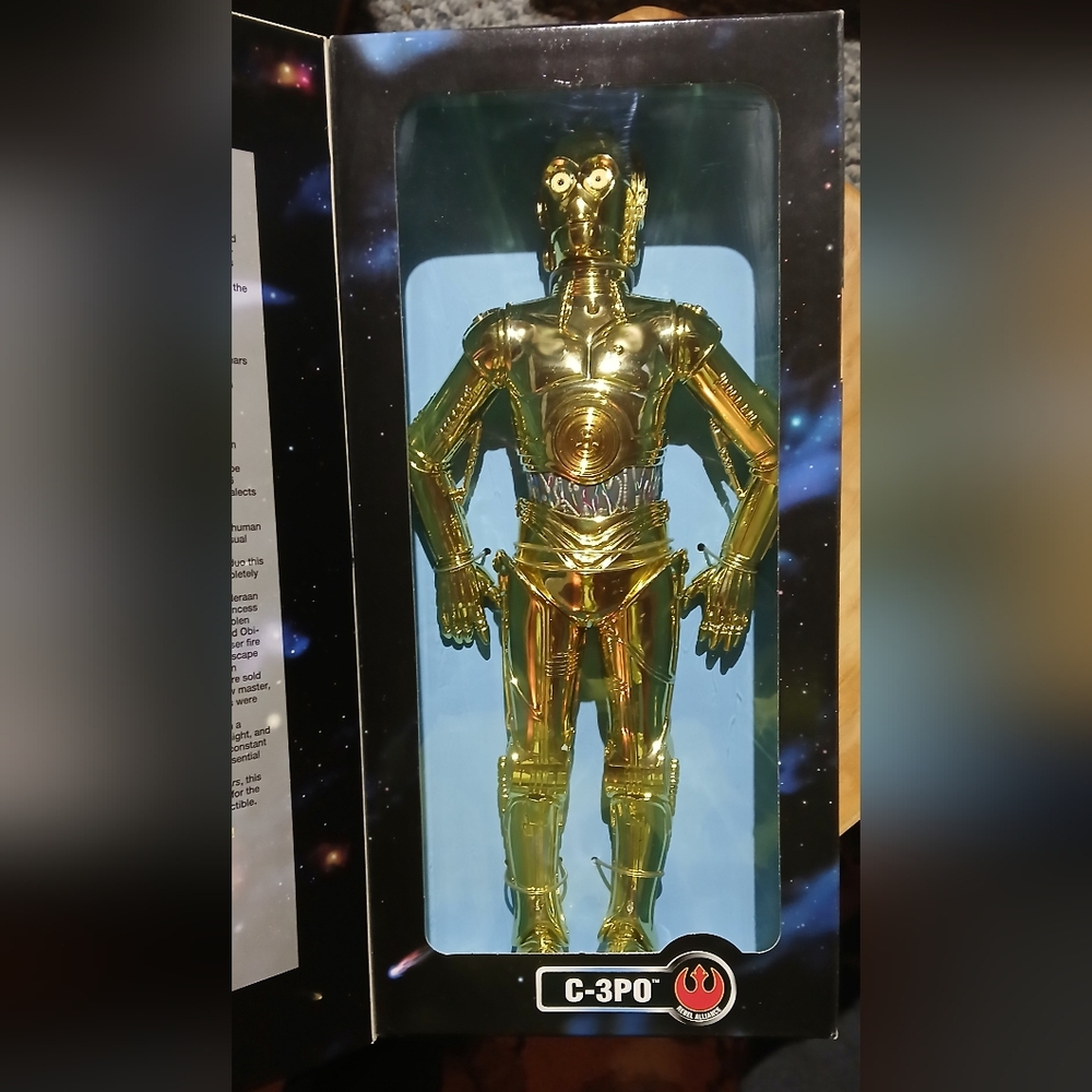 Star Wars Collector Series C-3PO Action Figure - Gold and Black - Picture 2 of 6